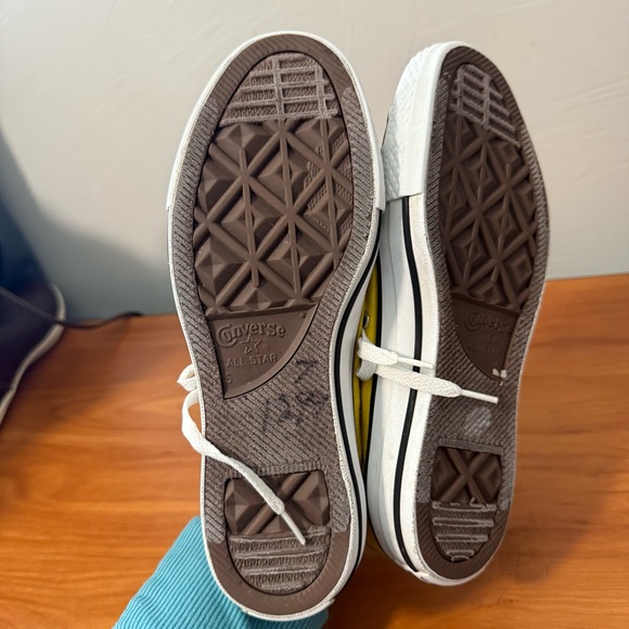 Chuck Taylor All Star OX Converse Low Top Sneaker Yellow White Lace Up Casual W7 - Picture 6 of 8